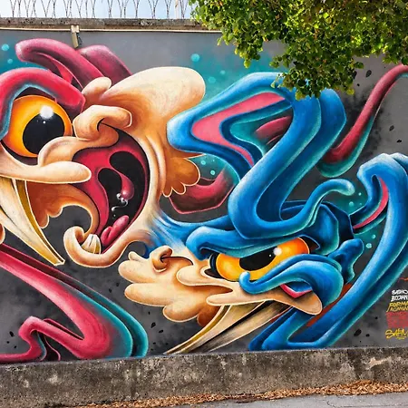 아파트 Mural